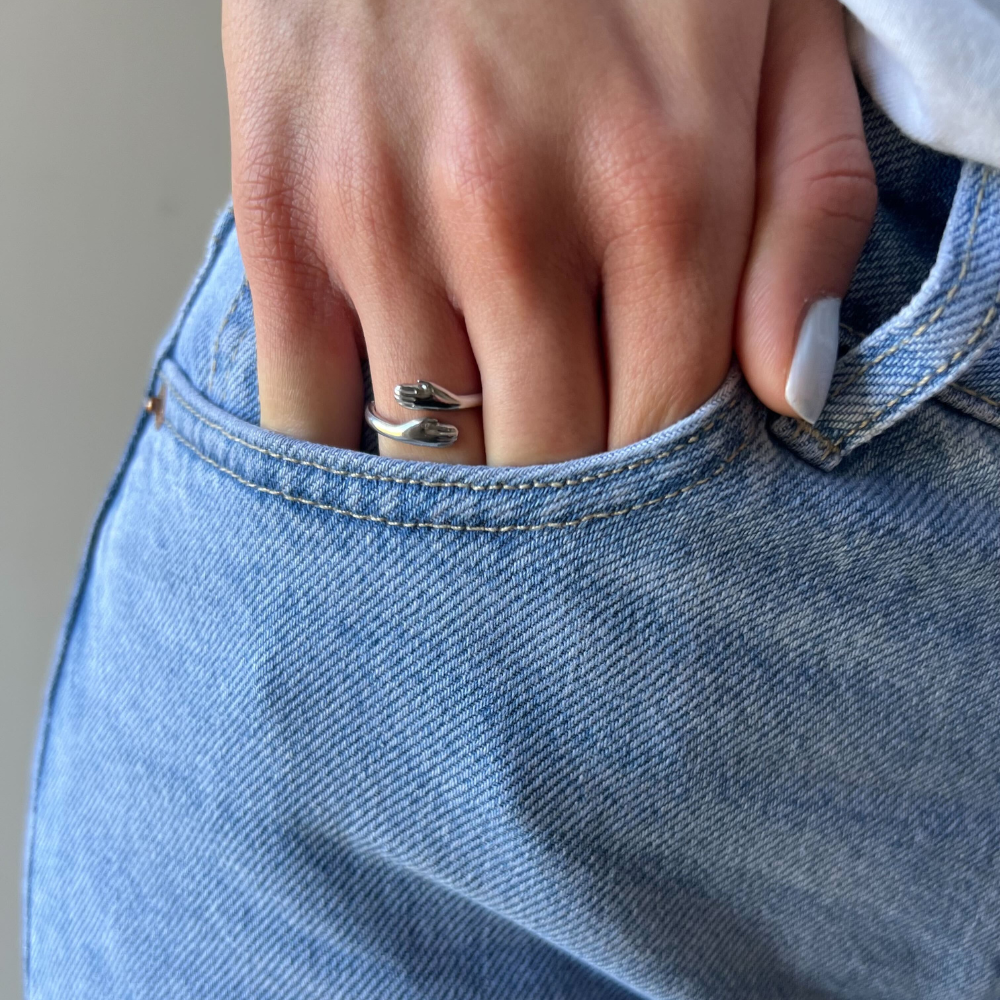 MONORA – AZ ÖRÖK ÖLELÉS GYŰRŰJE